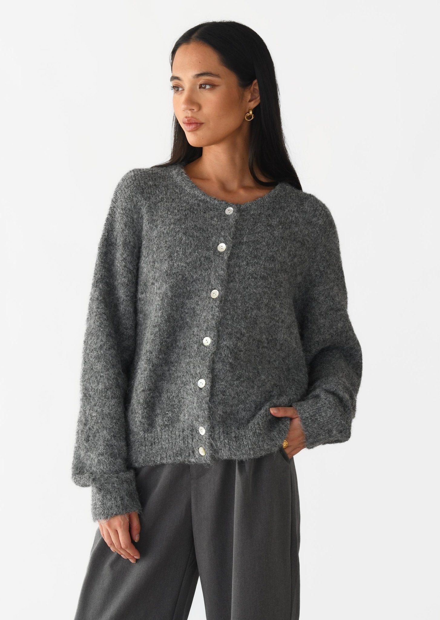 Buttoné– A stylish and elegant take on "buttoned. - Soliqlo
