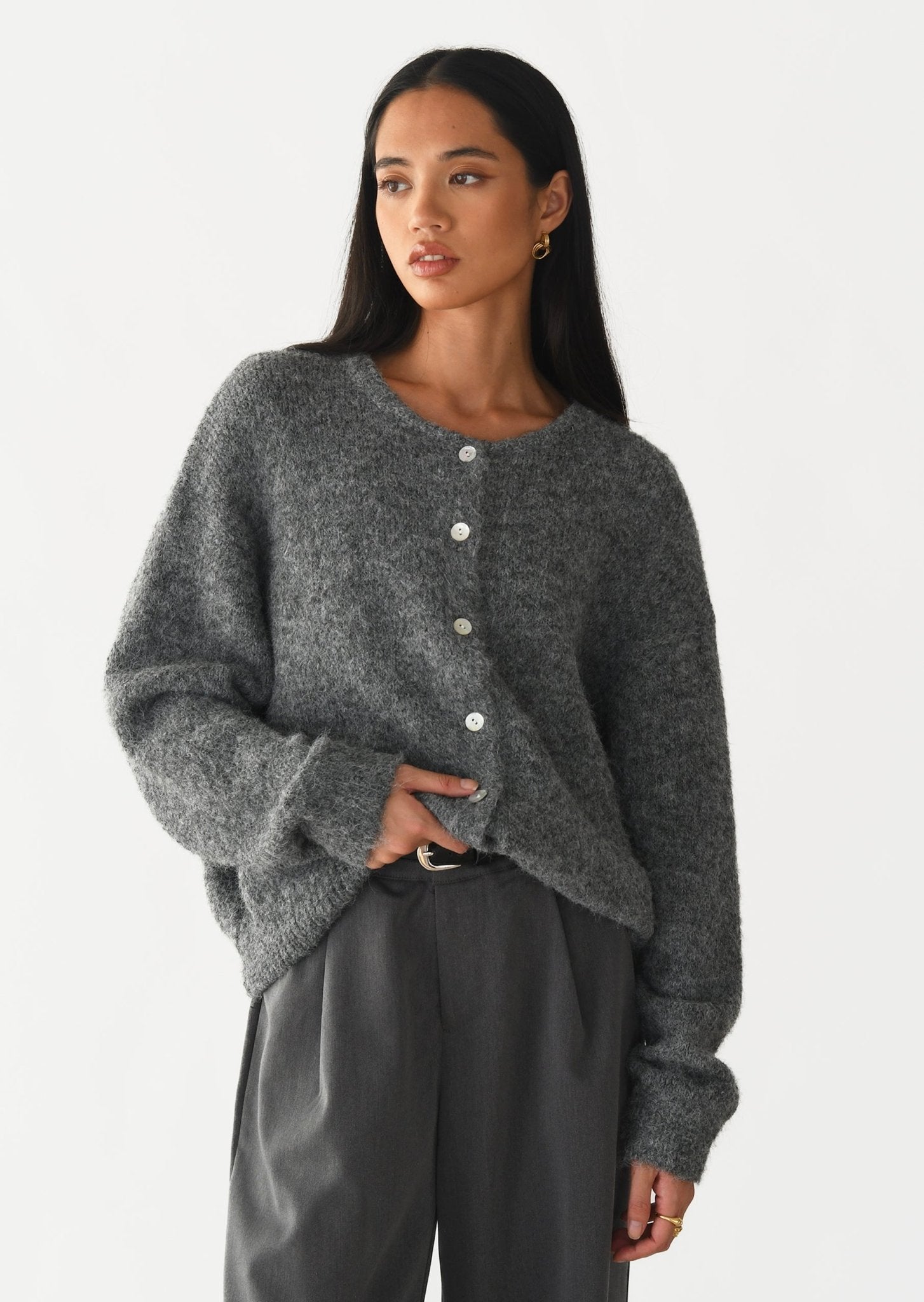 Buttoné– A stylish and elegant take on "buttoned. - Soliqlo