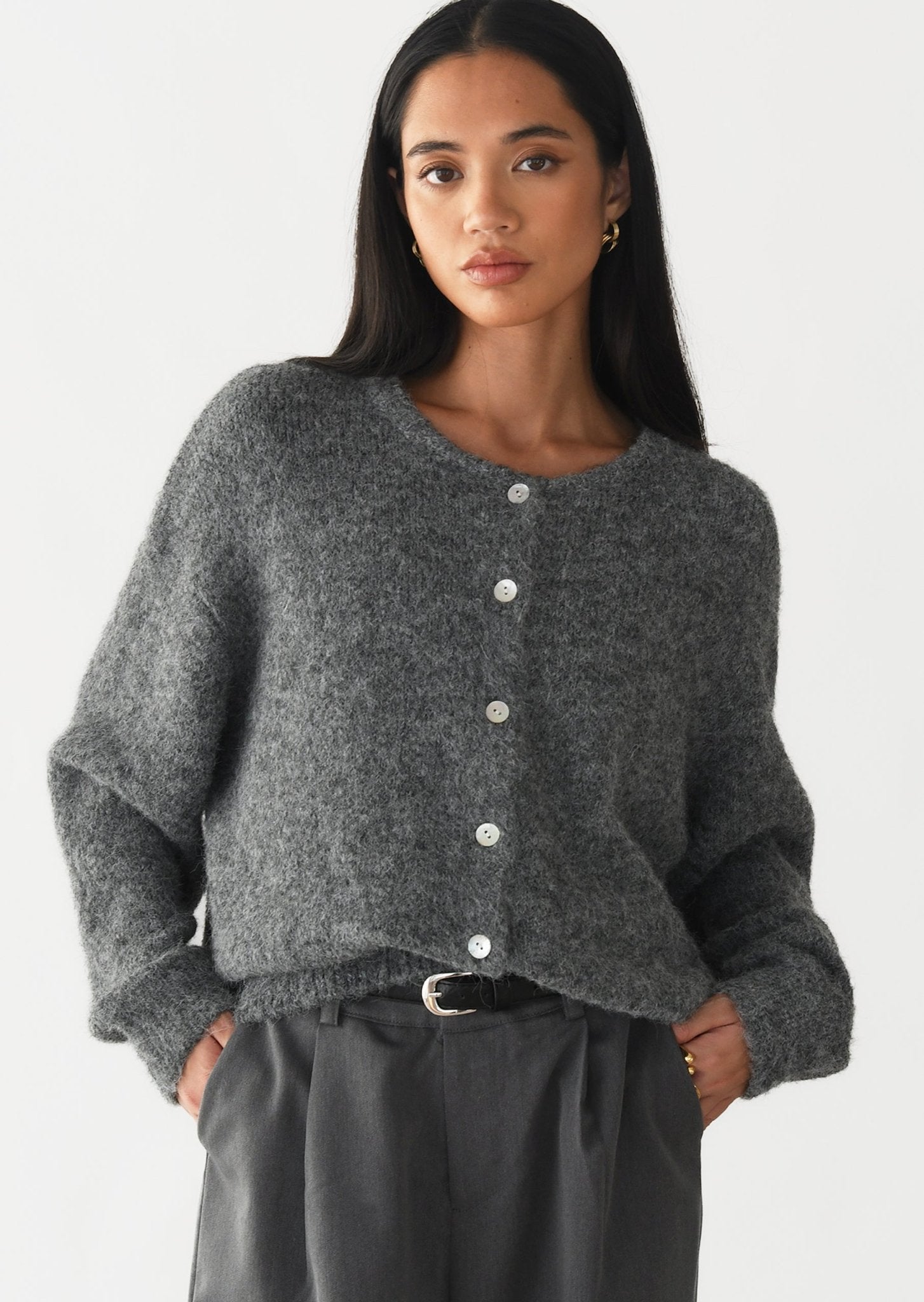 Buttoné– A stylish and elegant take on "buttoned. - Soliqlo
